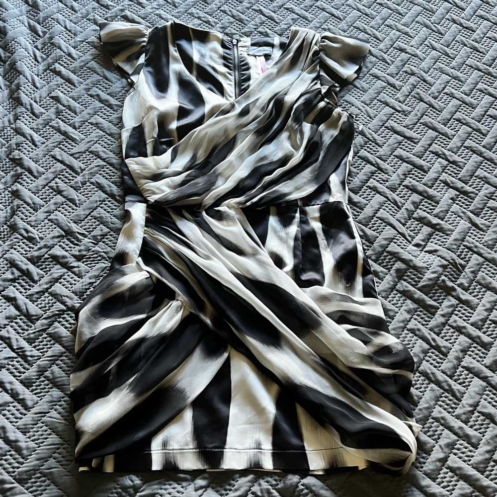Lipsy London Mini Dress Size 8 Black White Chiffon Twist Overlay V-neck Party